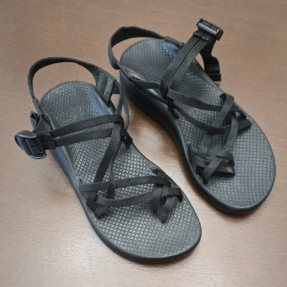 CHACO Women's Black Strappy Sandals sz 8 - Picture 1 of 6